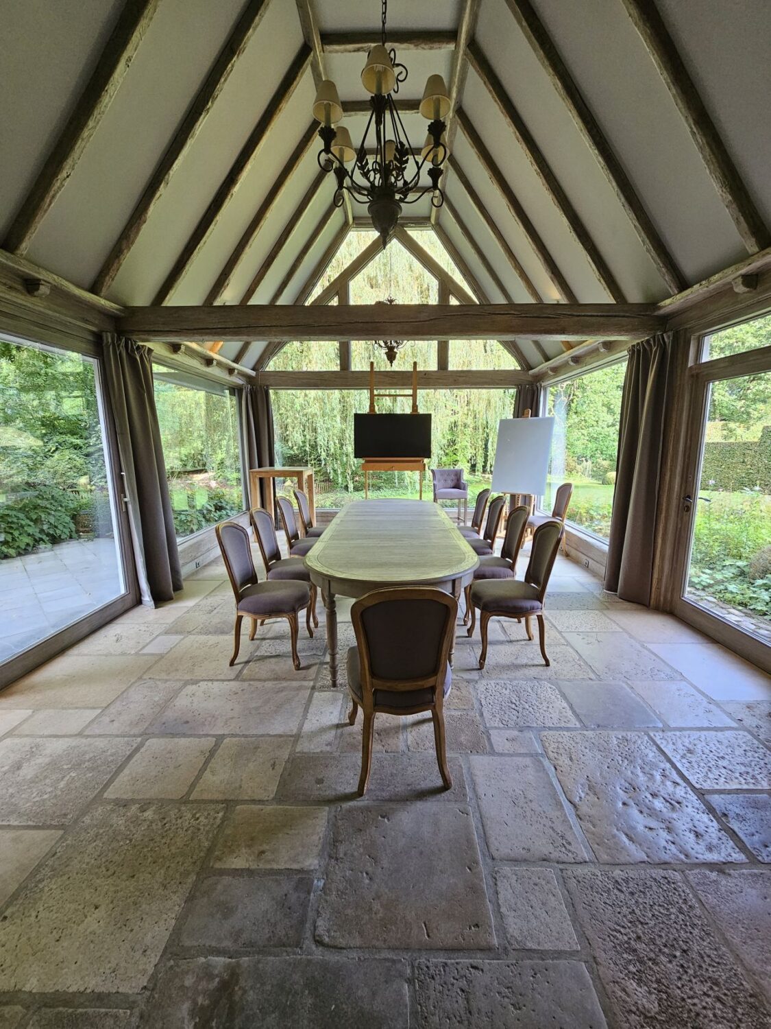 Louwers Mediagroep - Regard exclusif sur les coulisses de l'école de renommée mondiale des majordomes et de l'hôtellerie